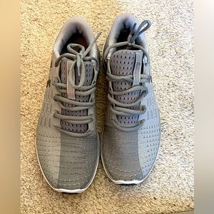 NWOT Under Armour Run Sneakers Shoes 8